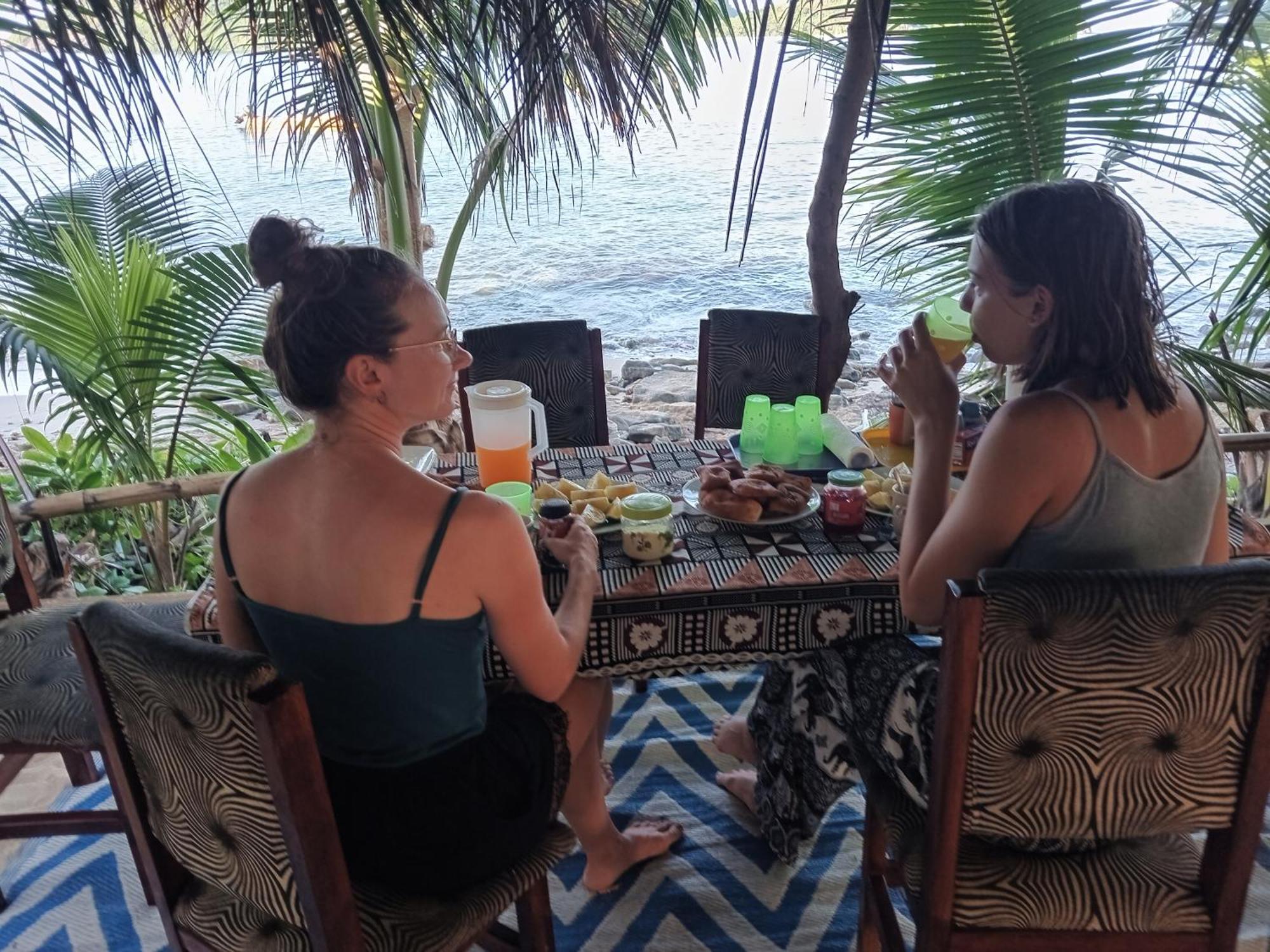 Lusis Homestay ラウトカ エクステリア 写真